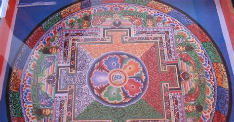 Mandala de arena Kalachakra en tres niveles