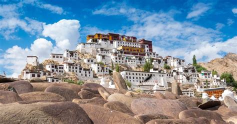 Thiksey monastery en Ladakh con vista al valle