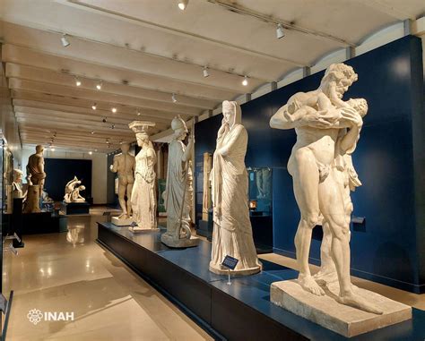 esculturas de Trimurti en museos
