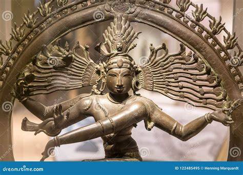 escultura Nataraja detalle mano y danza