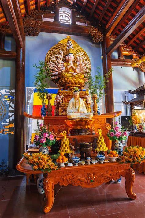 imagen de altar budista con Juzu y gong
