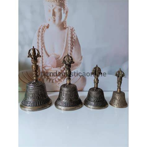 campana tibetana y batacchio en meditacion