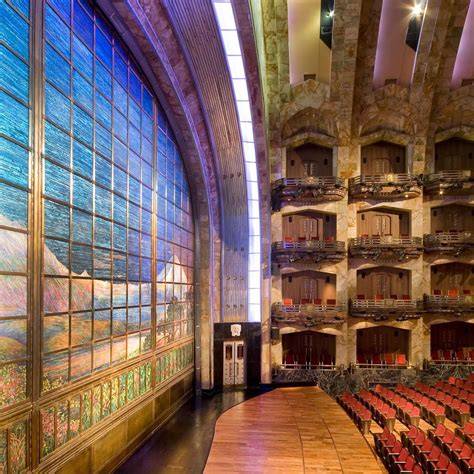 Vestuario de cine y ópera en producción histórica
