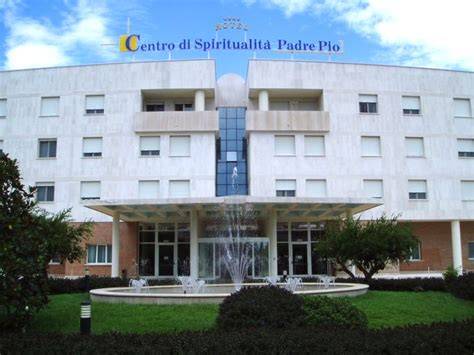 Hotel Centro di Spiritualità Padre Pio ubicación cercanía santuario