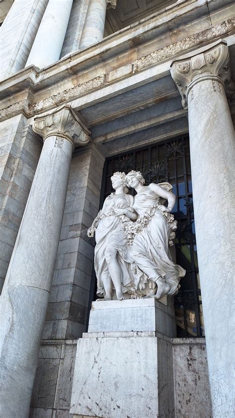 escultura de monumentales obras de Ottaviani
