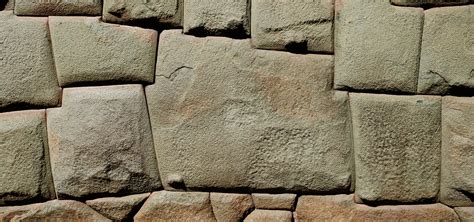imagen de la piedra Baghor Kali y su patrón triangular