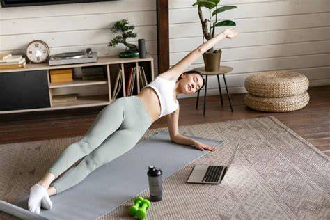 práctica de yoga en casa con smartphone