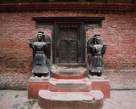 arte y cultura nepalesa: máscaras, estatuas y malas