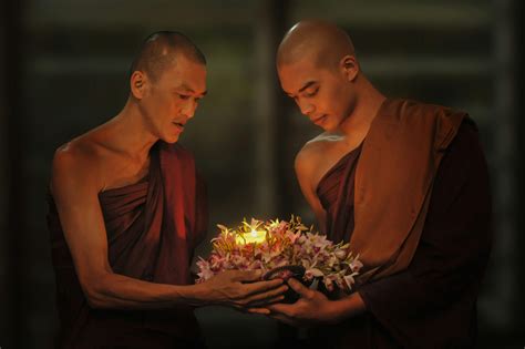 imagen de monasterios Theravada y vida laica