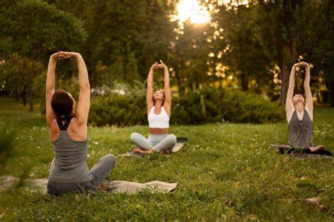 paisajes rurales y jardines para yoga al aire libre