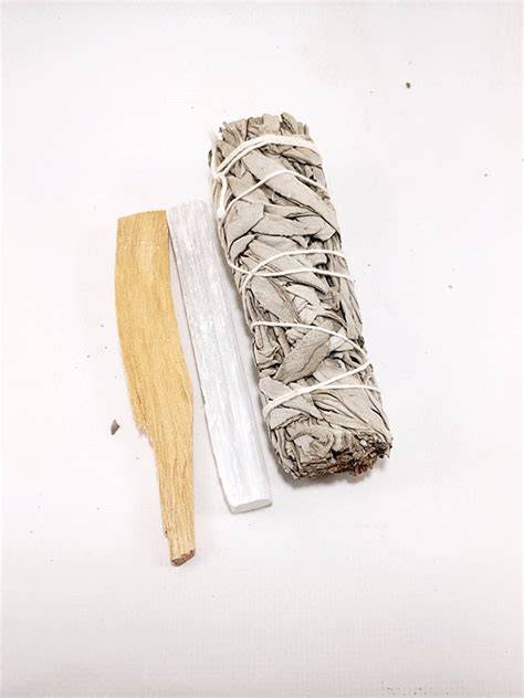 purificación con salvia y Palo Santo
