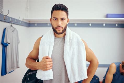 Atleta practicando TA en vestuario
