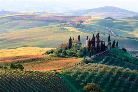 Vista panorámica de Volterra y las colinas toscanas