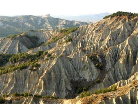 Calanchi de Montalbano Jonico, paisaje geológico y sensorial