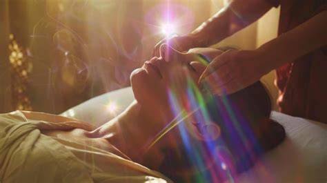 imagen de sesión de reiki en ambiente tranquilo