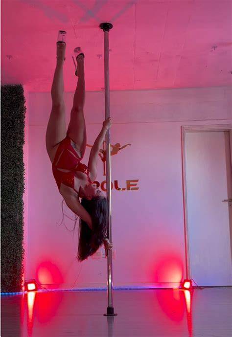 pole fitness e inversión corporal