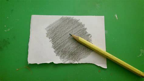 grafito y papel como dupla de escritura