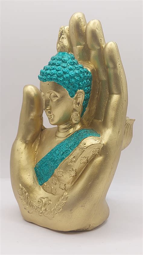 Representación de buda con gesto de Abhaya para la protección